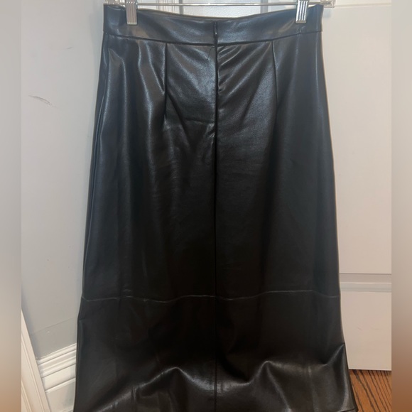 Fame on Central MIDI SEAMED LEATHER SKIRT-BLACK - Picture 3 of 5